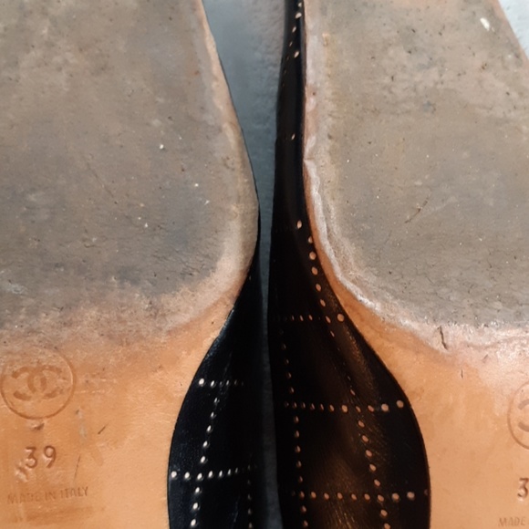 A pair of beautiful Chanel size 38 (8 1/2) I am - Picture 3 of 8